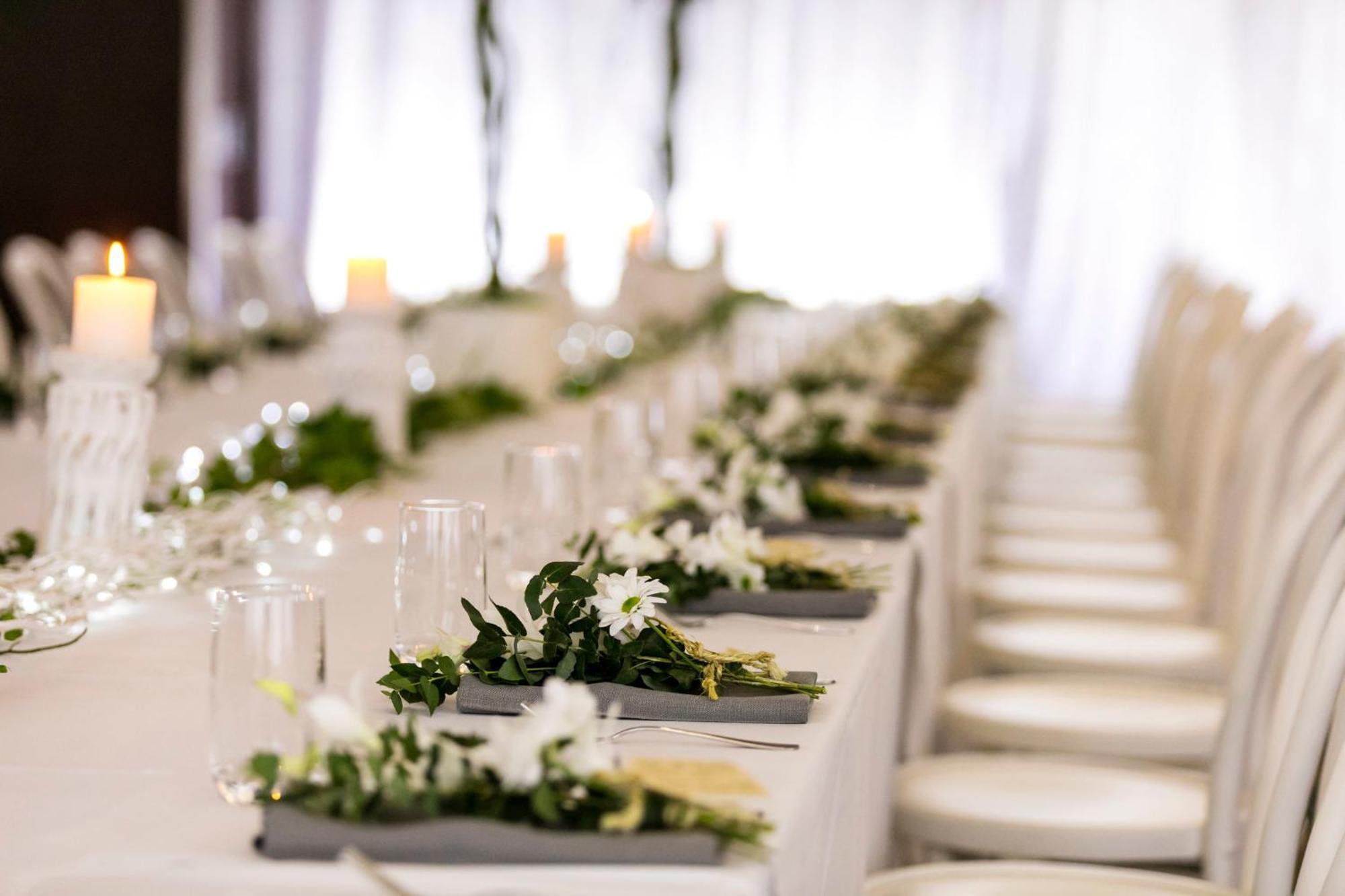 墨尔本里奥多洲际酒店 外观 照片 A table set for a wedding reception